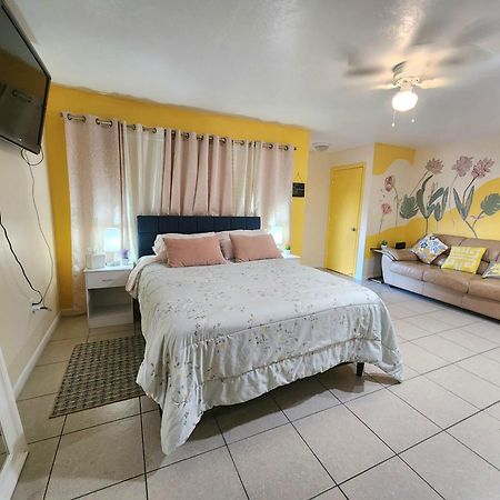 The Sunset Bungalow North North Naples Rum bild
